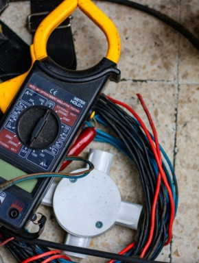 electrician-tools.jpg